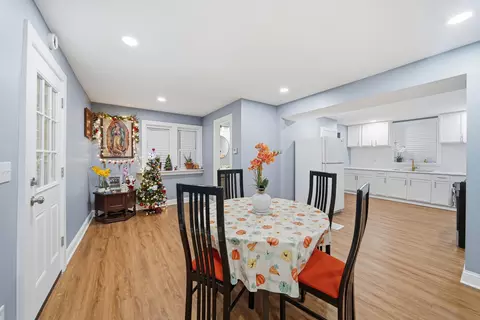 Dining - 105 E Knox St, Morrison, IL 61270 photo 1 of 1