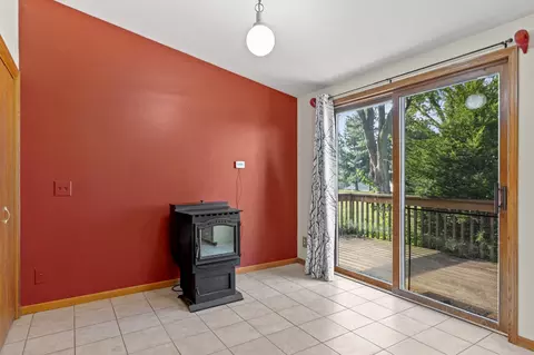 Living - 1005 Autumn Ct, Davis, IL 61019 photo 5 of 7
