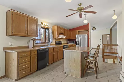 Kitchen - 1005 Autumn Ct, Davis, IL 61019 photo 2 of 6