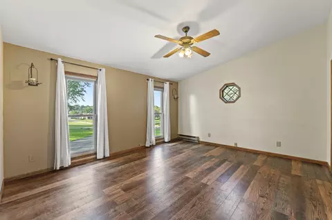 Living - 1005 Autumn Ct, Davis, IL 61019 photo 6 of 7