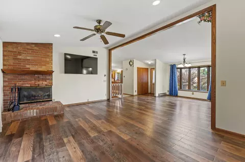 Living - 1005 Autumn Ct, Davis, IL 61019 photo 2 of 7