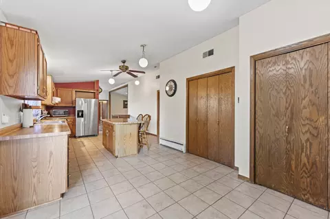 Kitchen - 1005 Autumn Ct, Davis, IL 61019 photo 4 of 6
