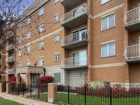 4534 N Cumberland Ave #101, Chicago, IL 60656