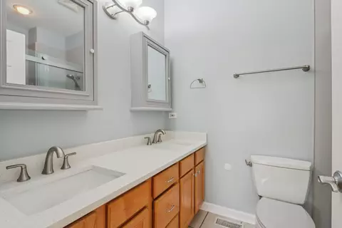 Bath - 1512 S Halsted St, Chicago, IL 60607 photo 2 of 4