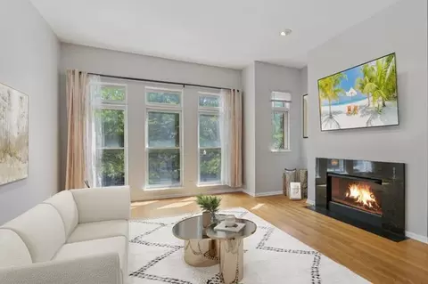 Living - 1512 S Halsted St, Chicago, IL 60607 photo 1 of 7