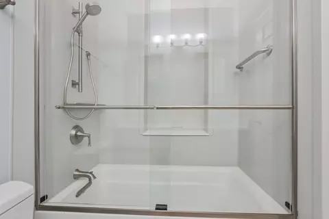 Bath - 1512 S Halsted St, Chicago, IL 60607 photo 3 of 4