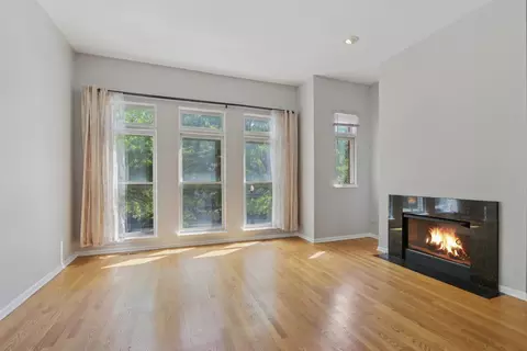 Living - 1512 S Halsted St, Chicago, IL 60607 photo 2 of 7