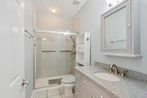 Bath - 1512 S Halsted St, Chicago, IL 60607 photo 4 of 4