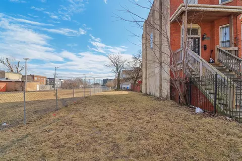3913 S Prairie Ave, Chicago, IL 60653