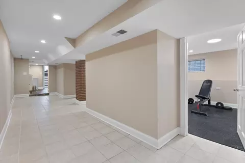 Entry Way - 3059 N Gresham Ave, Chicago, IL 60618 photo 4 of 4