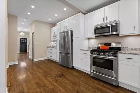 Entry Way - 3059 N Gresham Ave, Chicago, IL 60618 photo 2 of 4