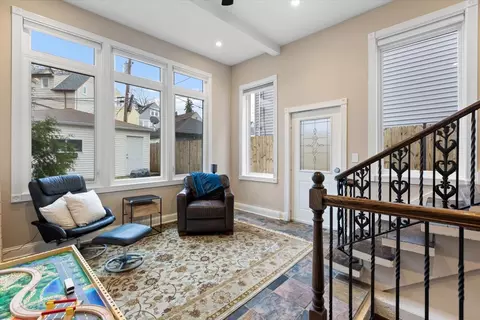 Entry Way - 3059 N Gresham Ave, Chicago, IL 60618 photo 3 of 4