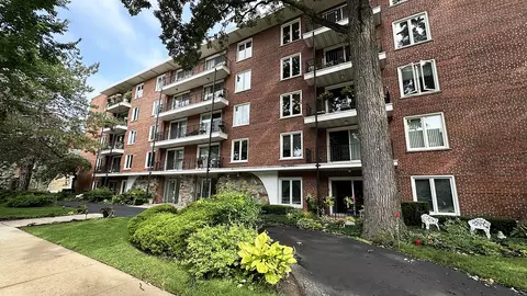 2333 Central St #502, Evanston, IL 60201