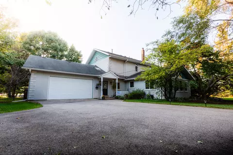 101 Beachway Dr, Fox River Grove, IL 60021
