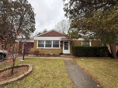 728 E Hawley St, Mundelein, IL 60060