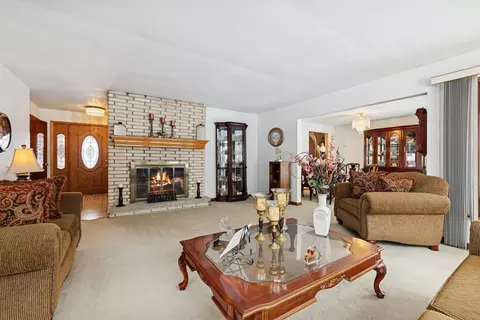 Living - 7216 S Octavia Ave, Bridgeview, IL 60455 photo 2 of 4