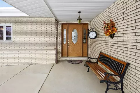 Exterior - 7216 S Octavia Ave, Bridgeview, IL 60455 photo 2 of 3