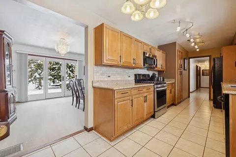 Kitchen - 7216 S Octavia Ave, Bridgeview, IL 60455 photo 3 of 7