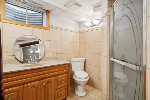 Bath - 7216 S Octavia Ave, Bridgeview, IL 60455 photo 3 of 3