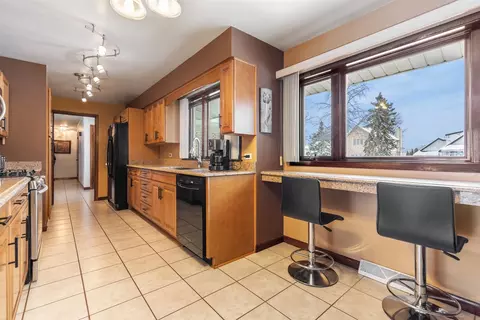 Kitchen - 7216 S Octavia Ave, Bridgeview, IL 60455 photo 1 of 7