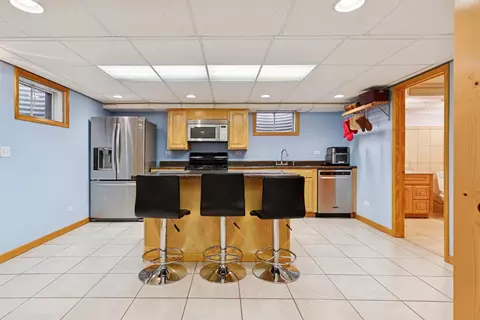 Kitchen - 7216 S Octavia Ave, Bridgeview, IL 60455 photo 5 of 7