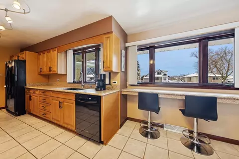 Kitchen - 7216 S Octavia Ave, Bridgeview, IL 60455 photo 7 of 7