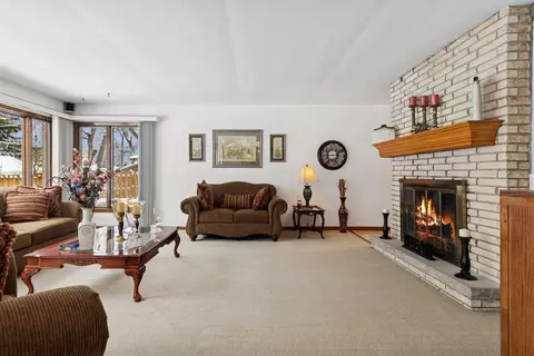 Living - 7216 S Octavia Ave, Bridgeview, IL 60455 photo 3 of 4