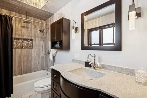 Bath - 7216 S Octavia Ave, Bridgeview, IL 60455 photo 2 of 3