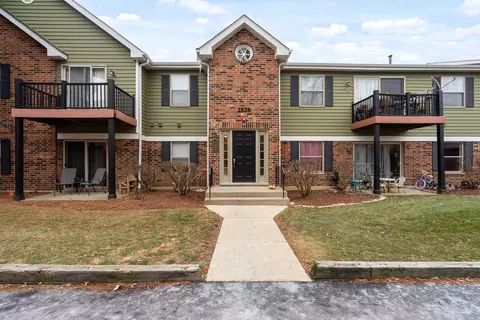 1535 Raymond Dr #202, Naperville, IL 60563