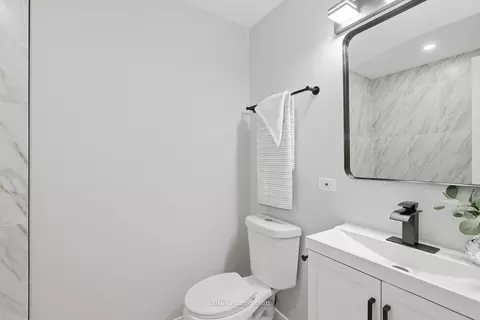 Bath - 1104 W 87th St #B, Chicago, IL 60620 photo 2 of 2