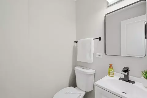 Bath - 1104 W 87th St #B, Chicago, IL 60620 photo 1 of 2