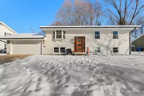 1108 S 12th St, Saint Charles, IL 60174