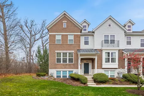 982 Tuscany Dr, Streamwood, IL 60107