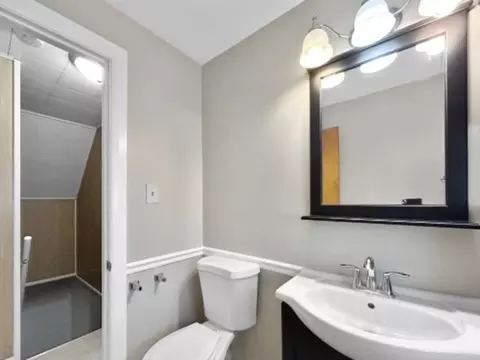 Bath - 2247 S 21st Ave, Broadview, IL 60155 photo 2 of 2