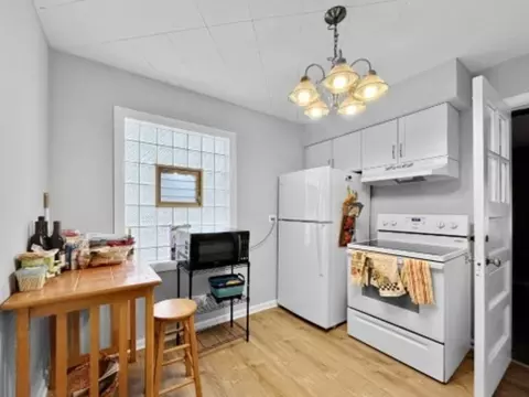 Kitchen - 2247 S 21st Ave, Broadview, IL 60155 photo 2 of 2