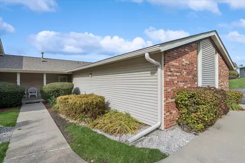 419 N Thornwood Dr #A, Mchenry, IL 60050