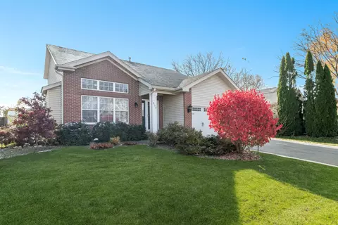 255 Midlane Dr, Crystal Lake, IL 60012
