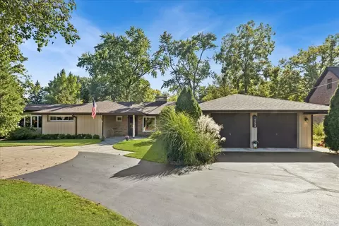 16280 W Woodbine Cir, Vernon Hills, IL 60061