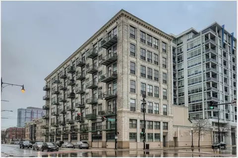 1801 S Michigan Ave #302, Chicago, IL 60616