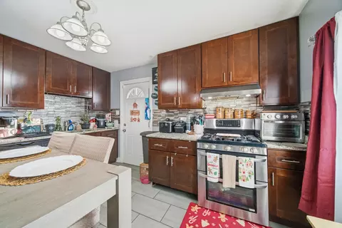 Kitchen - 16207 Justine St, Markham, IL 60428 photo 1 of 2