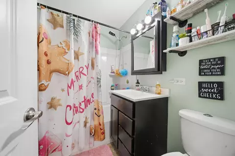 Bath - 16207 Justine St, Markham, IL 60428 photo 1 of 3