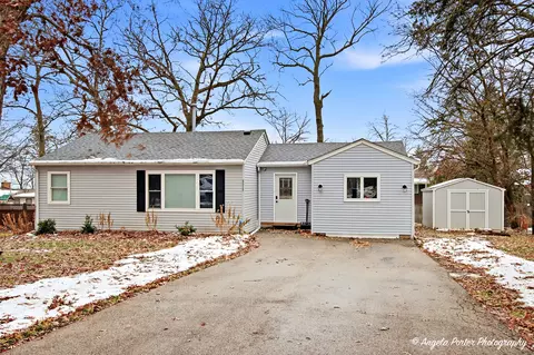 8915 Pine Ave, Wonder Lake, IL 60097