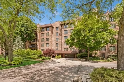 3810 Mission Hills Rd #306, Northbrook, IL 60062