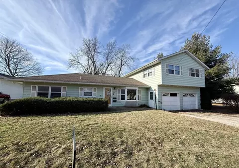 301 S Walnut St, Clinton, IL 61727