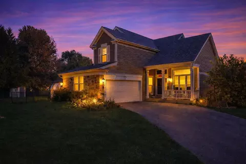 10 Barrington Ct, Lake In The Hills, IL 60156
