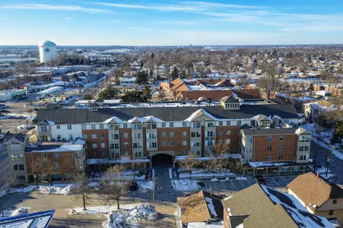 100 N Bokelman St #325, Roselle, IL 60172
