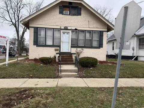 1055 5th St, Aurora, IL 60505