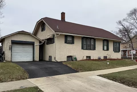 1055 5th St, Aurora, IL 60505 photo 2