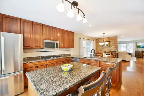 Kitchen - 4675 Olmstead Dr, Hoffman Estates, IL 60192 photo 2 of 2