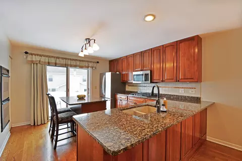 Kitchen - 4675 Olmstead Dr, Hoffman Estates, IL 60192 photo 1 of 2